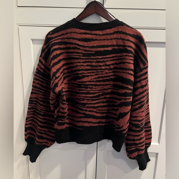 QED London Cinnamon Brown/ Black Zebra Print Sweater Size S/M NWT - Picture 4 of 6